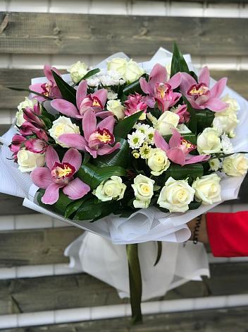 Букет цветов из: Розы и Хризантемы в Белгороде