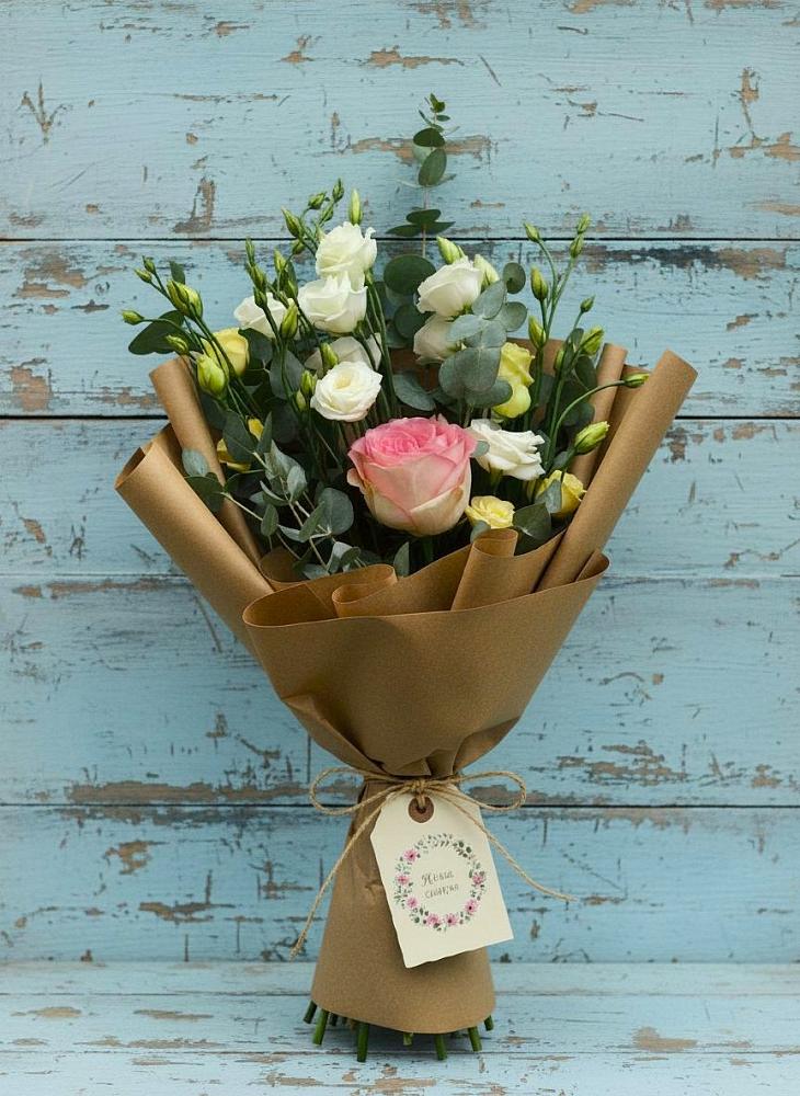 Букет цветов из: Розы и Лизиантусы в Белгороде