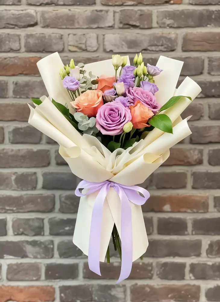 Букет цветов из: Лизиантусы и Розы в Белгороде