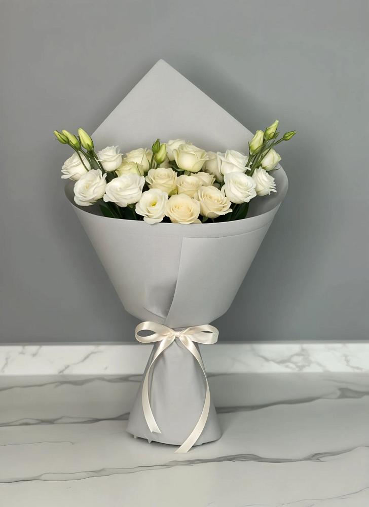 Букет цветов из: Розы и Лизиантусы в Белгороде