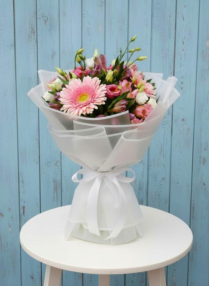 Букет цветов из: Герберы, Альстромерии и Лизиантусы в Белгороде