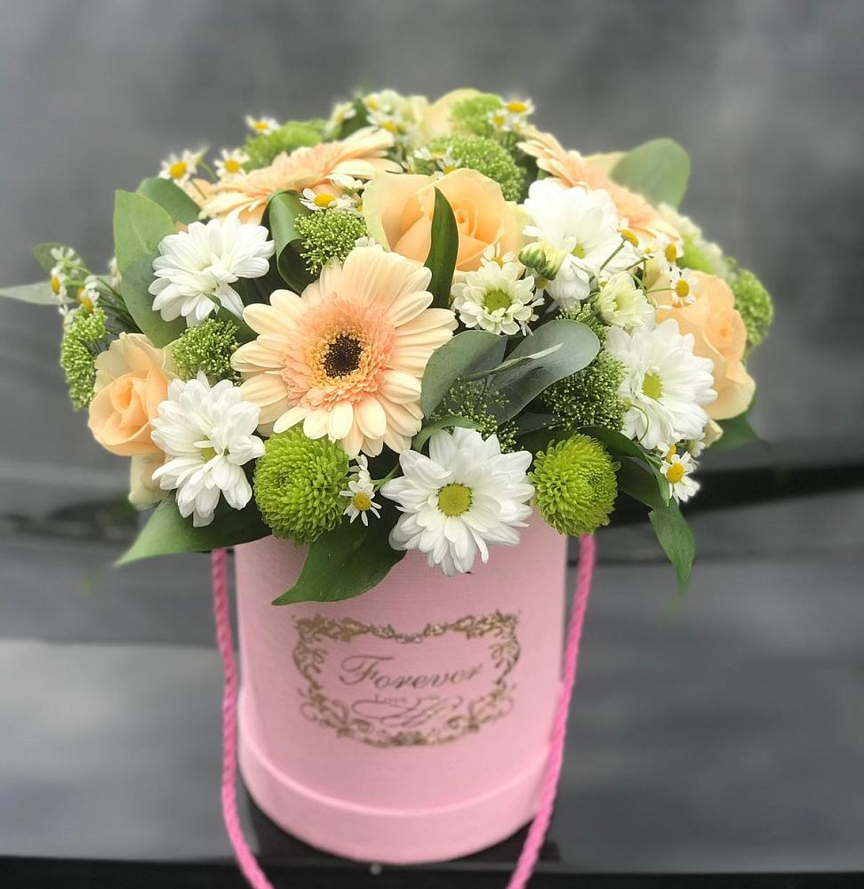 Композиция маленькая прелесть в Белгороде Цветочная композиция из Розы, Герберы и Хризантемы в шляпной коробке в Белгороде