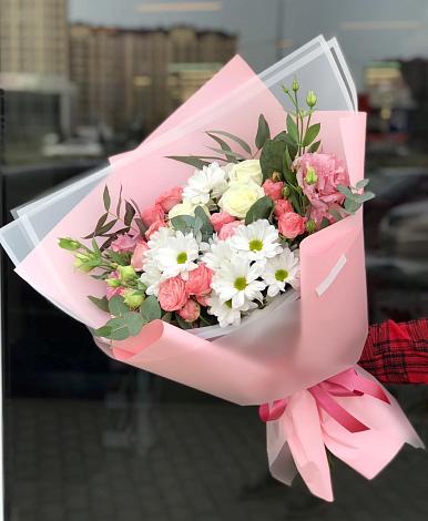 Букет цветов из: Розы, Лизиантусы и Хризантемы в Белгороде